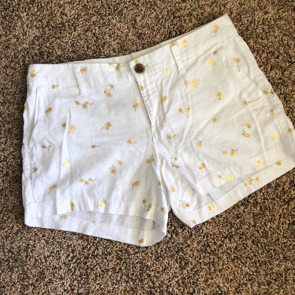 White Linen Old Navy Everyday Shorts!